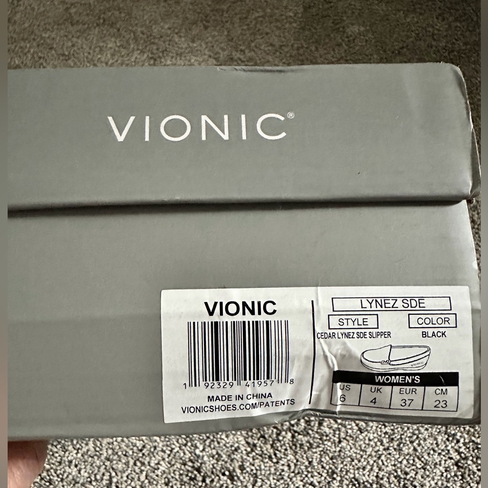 Vionic Woman’s Lynez Slipper - Size 6 - Black
New - Picture 9 of 9